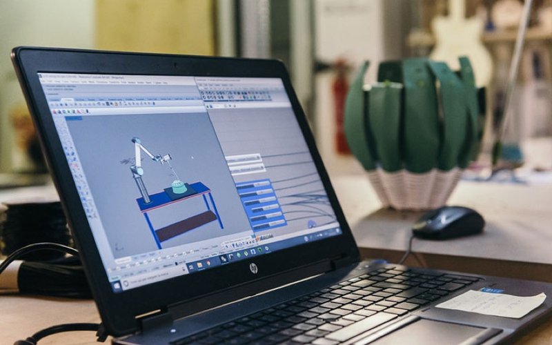 Artigianato digitale, l'esempio nel progetto Crafting Fashion With Robots