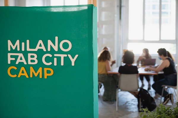 Tavoli del Fab City Camp